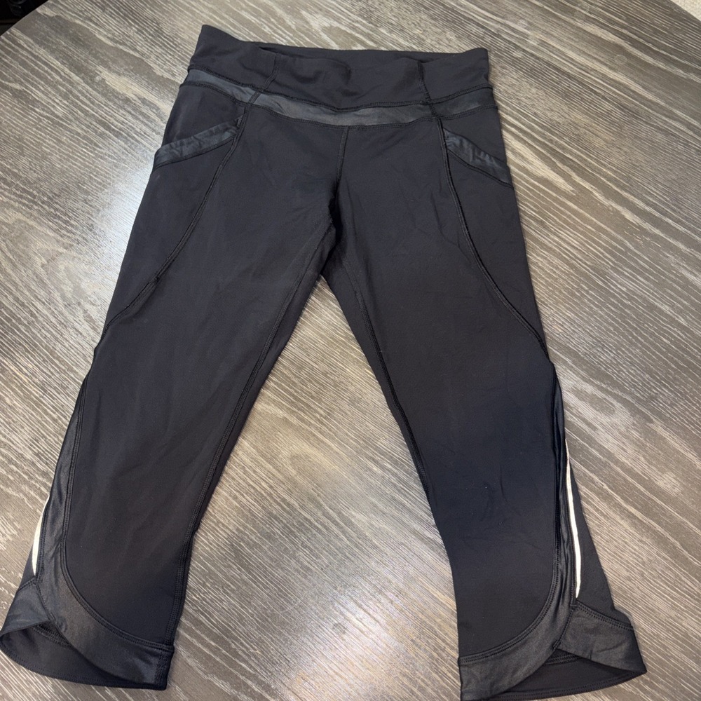 Lululemon Black Run For Fun Capri Knee Length Leggings Athletic Pants Size 6